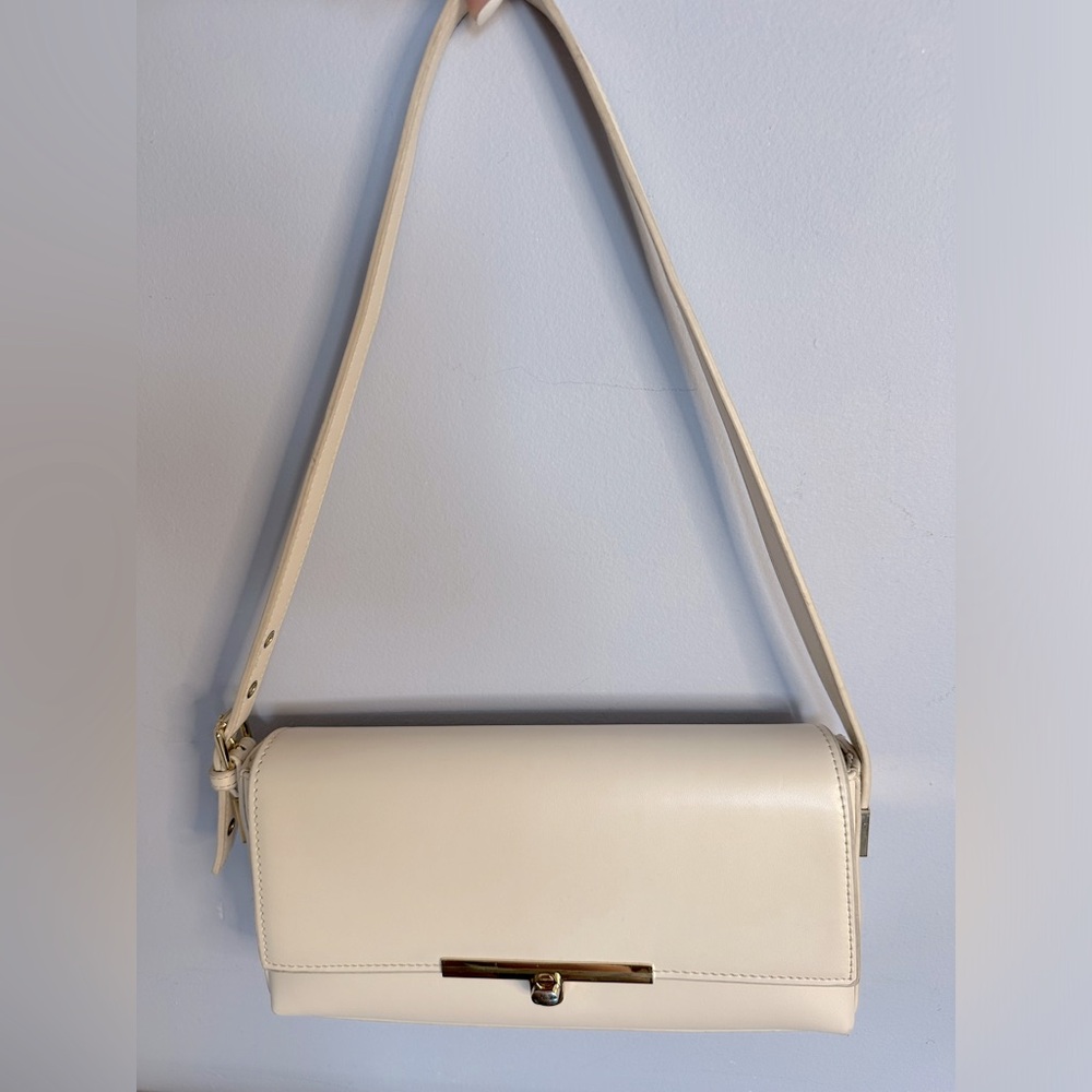 Simply retro cream shoulder bag with gold hardware